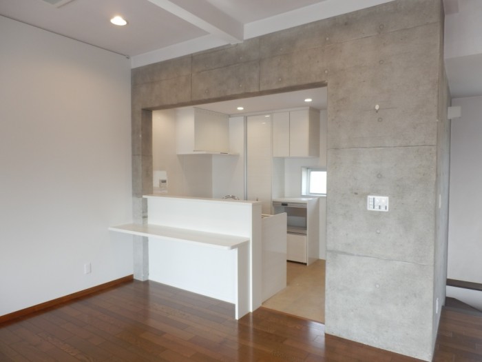 こだわりのコの字型キッチン＆スタイリッシュな水廻り設備にリフォーム